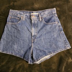 Levi's High Waisted Mom Short Size 31